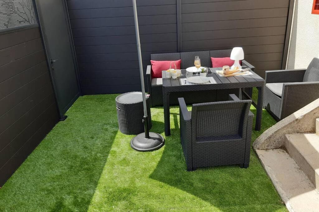 La Roche-Chalais Appartement Renove Le New-York En Centre Ville - Terrasse Et Parking - Non Climatise מראה חיצוני תמונה
