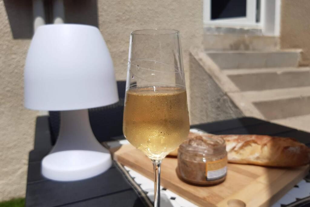 La Roche-Chalais Appartement Renove Le New-York En Centre Ville - Terrasse Et Parking - Non Climatise מראה חיצוני תמונה